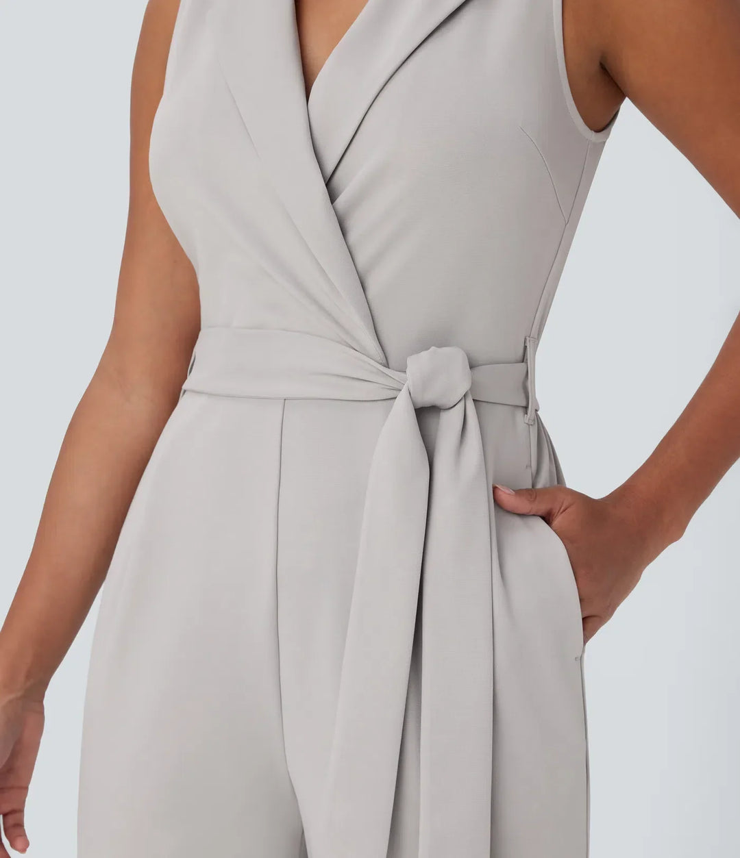 Avsmalnande arbetsjumpsuit för dam i helfigur framifrån