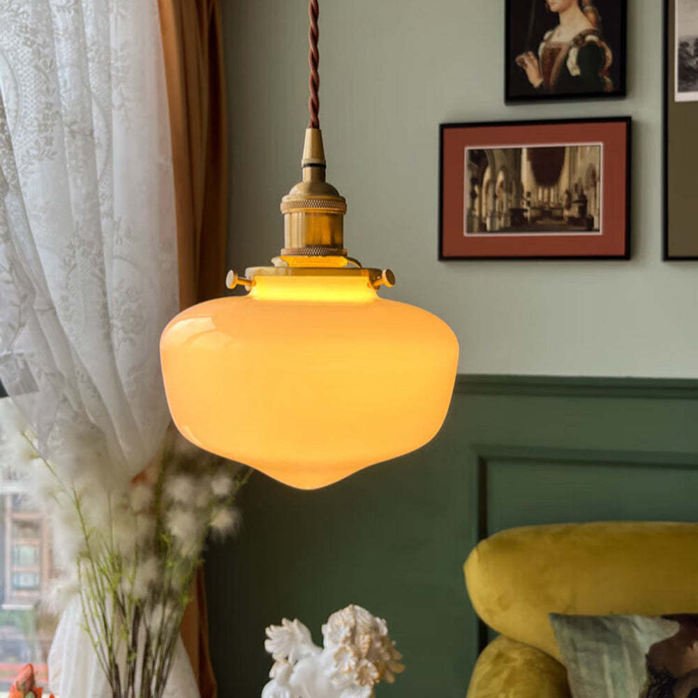 RetroLuxe pendellampa med varmt ljus i ett ombonat rum