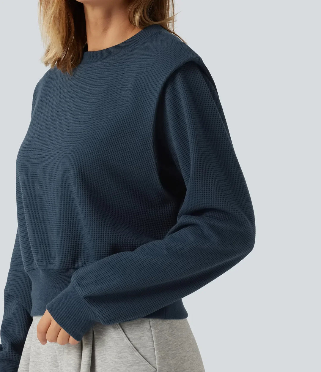 Beige sweatshirt för dam med våffelstruktur och rund hals