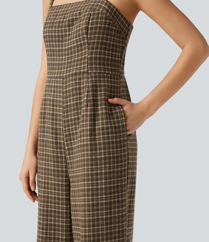Detaljbild på fickor och sömmar på modemedveten damjumpsuit