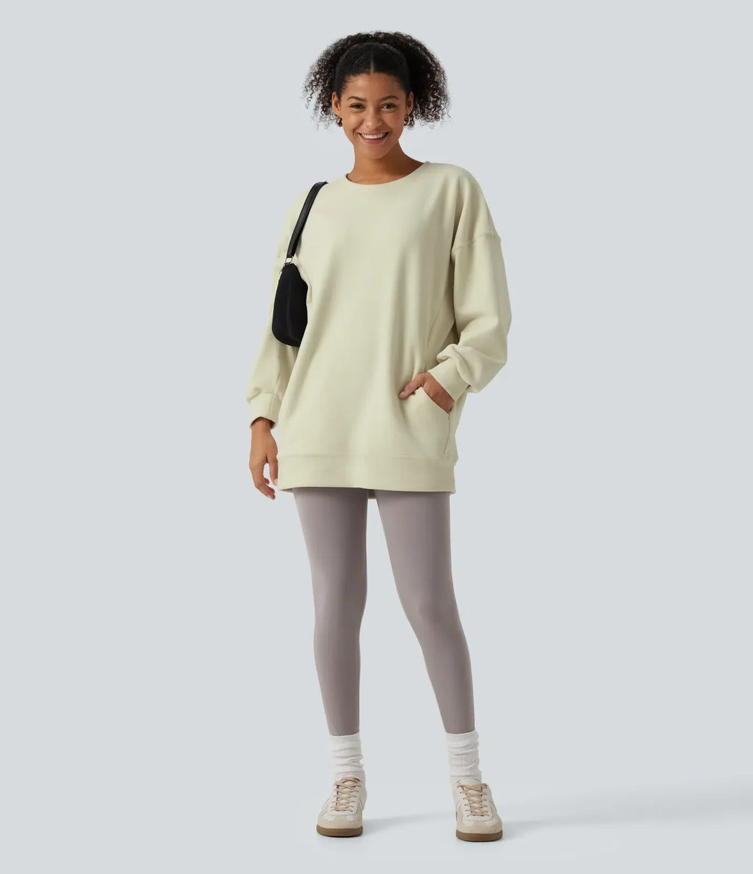 Snygg sweatshirt för dam med dekorativ korsad rygg, helfigur