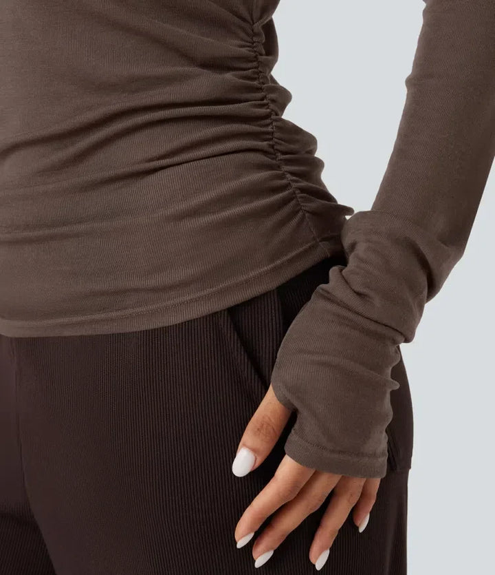 Bekväm damtopp i långärmad modell med unik asymmetrisk design