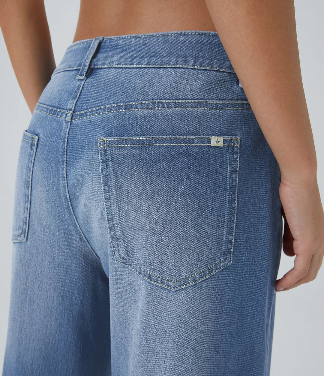 Vida jeans med låg midja och stretch i en alternativ tvätt
