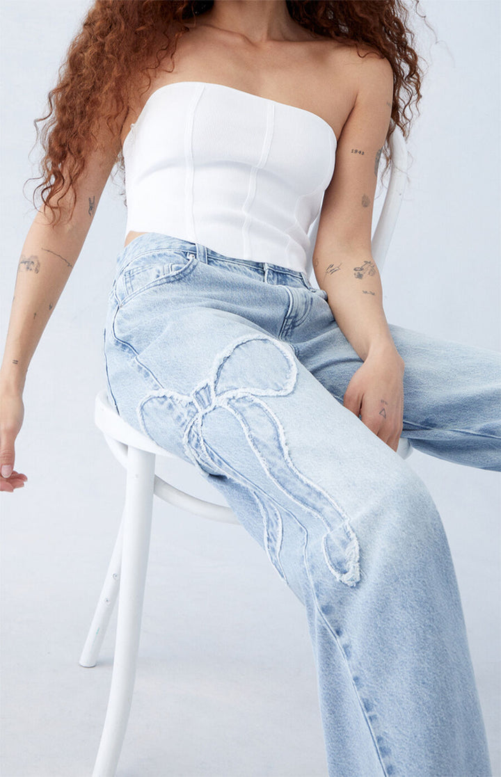 Jeans med rosett i ljus indigo