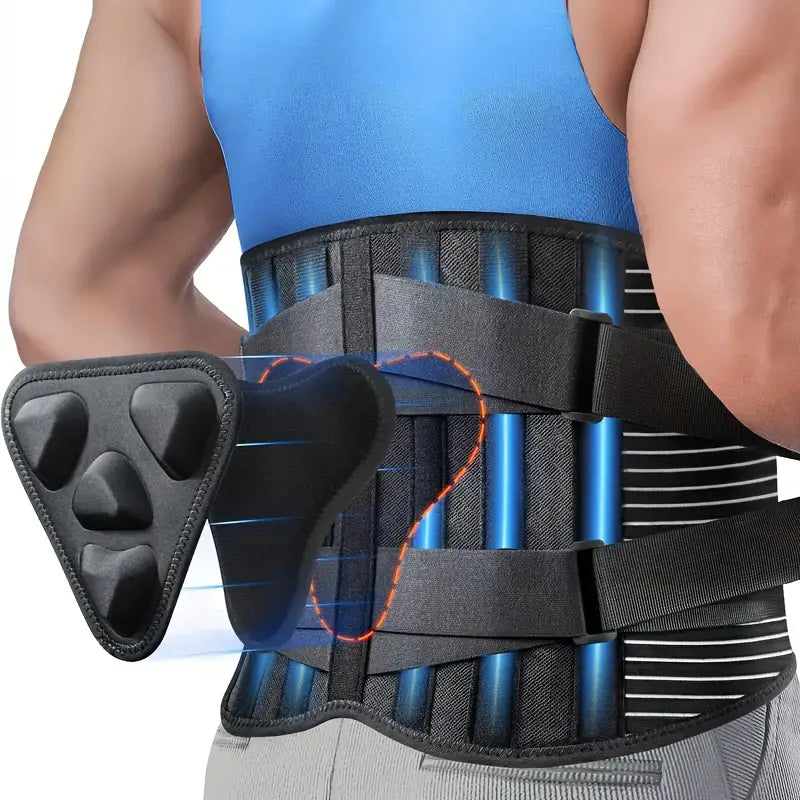 Person som bär ett ergonomiskt rygglumbarstöd med synliga stödstänger