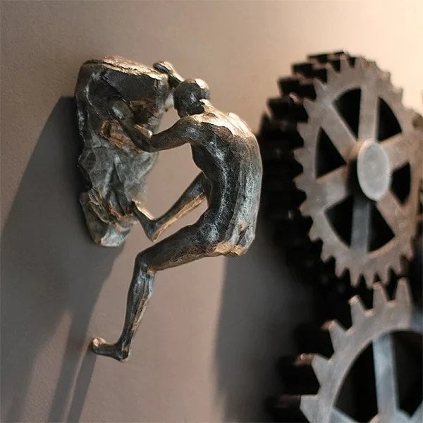 Visuell effekt av klättrarskulptur i 3D på vit vägg