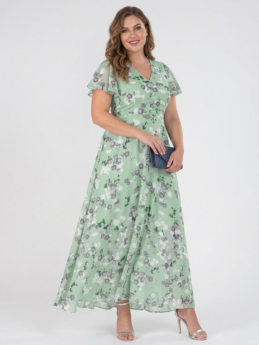 Modell i grön blommig maxiklänning med fladdrande ärmar