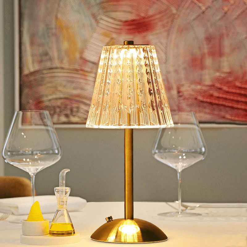 Glimmer trådlös bordslampa i närbild som visar den eleganta designen och LED-belysningen