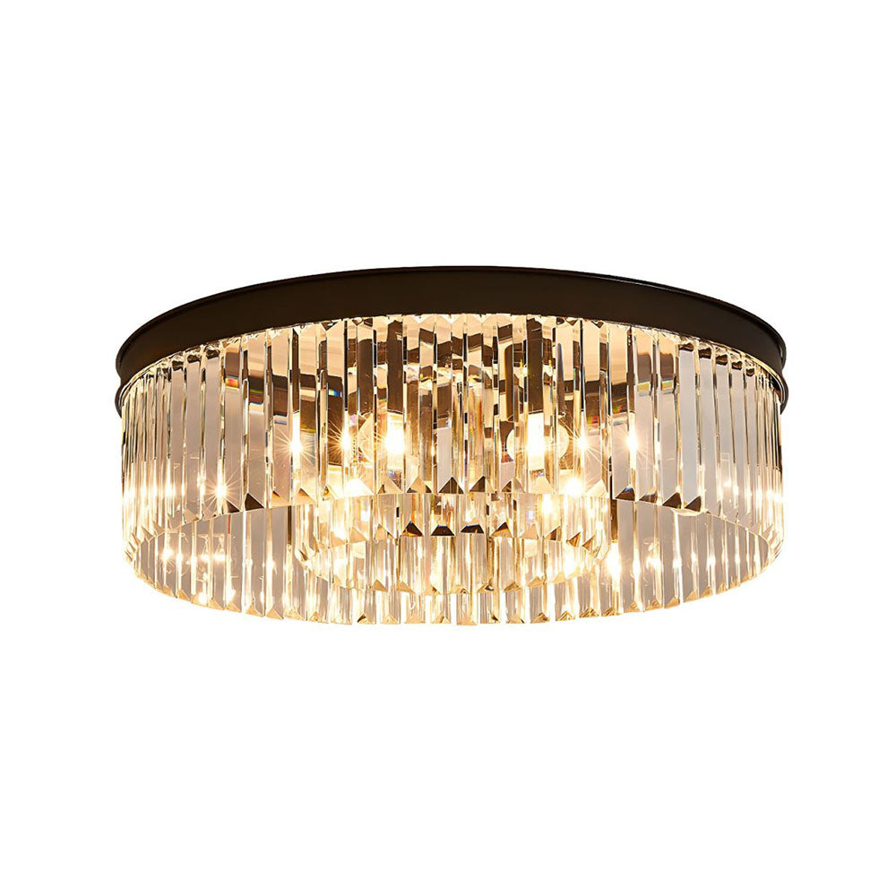 Elegant kristalltaklampa i guld och svart med tända lampor för vardagsrum