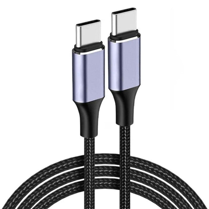 Närbild på USB C-kontakter och flätad textur på kabeln