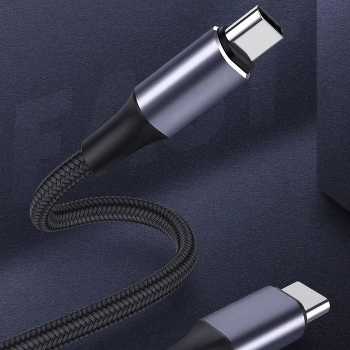 Högkvalitativ laddkabel med flätad exteriör och USB-C portar