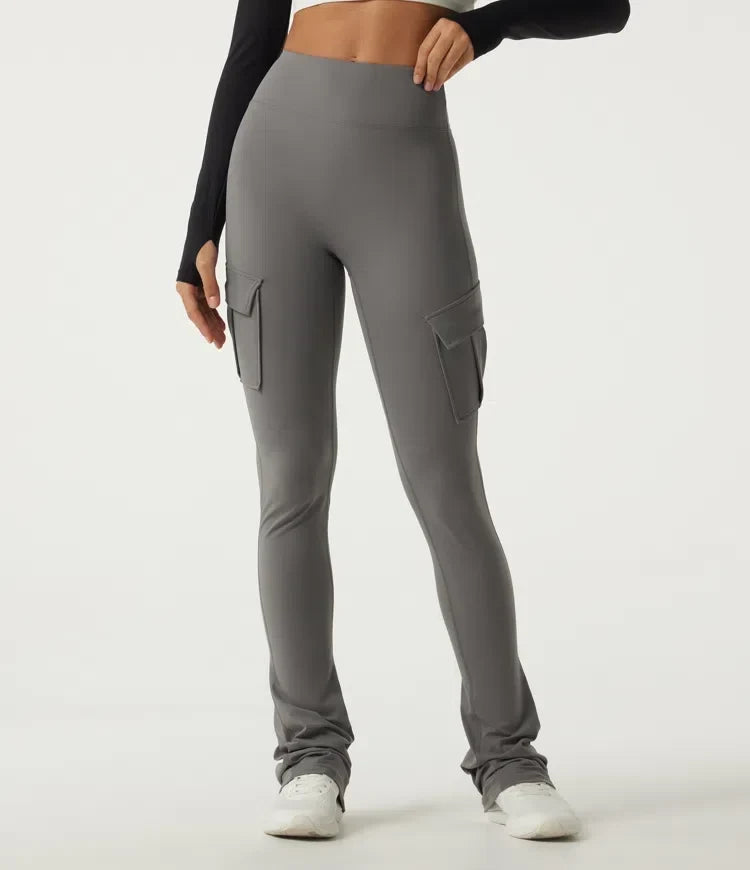 Framsidesvy av dam i grå högmidjade bootcut yogaleggings