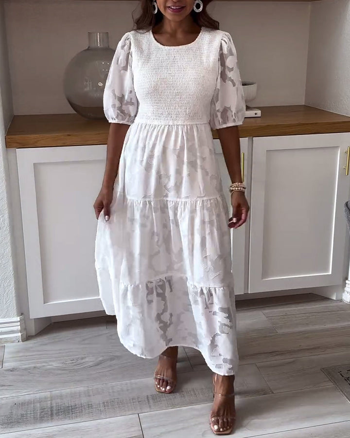 Elegant klänning med mellanärm och vit spets