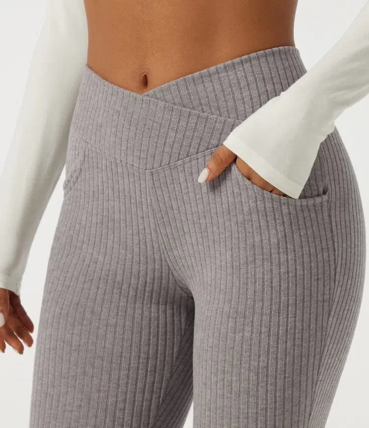 Dam ribbstickade crossover leggings med hög midja och praktiska fickor