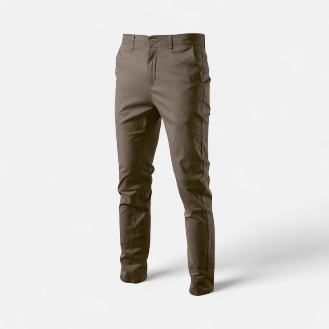 Mörkblå chinos för män i smart casual stil, perfekt för vardag och fest