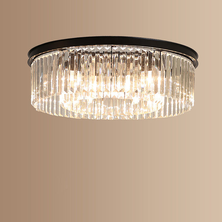 Modern kristalllampa hängande i taket med vackert ljusmönster