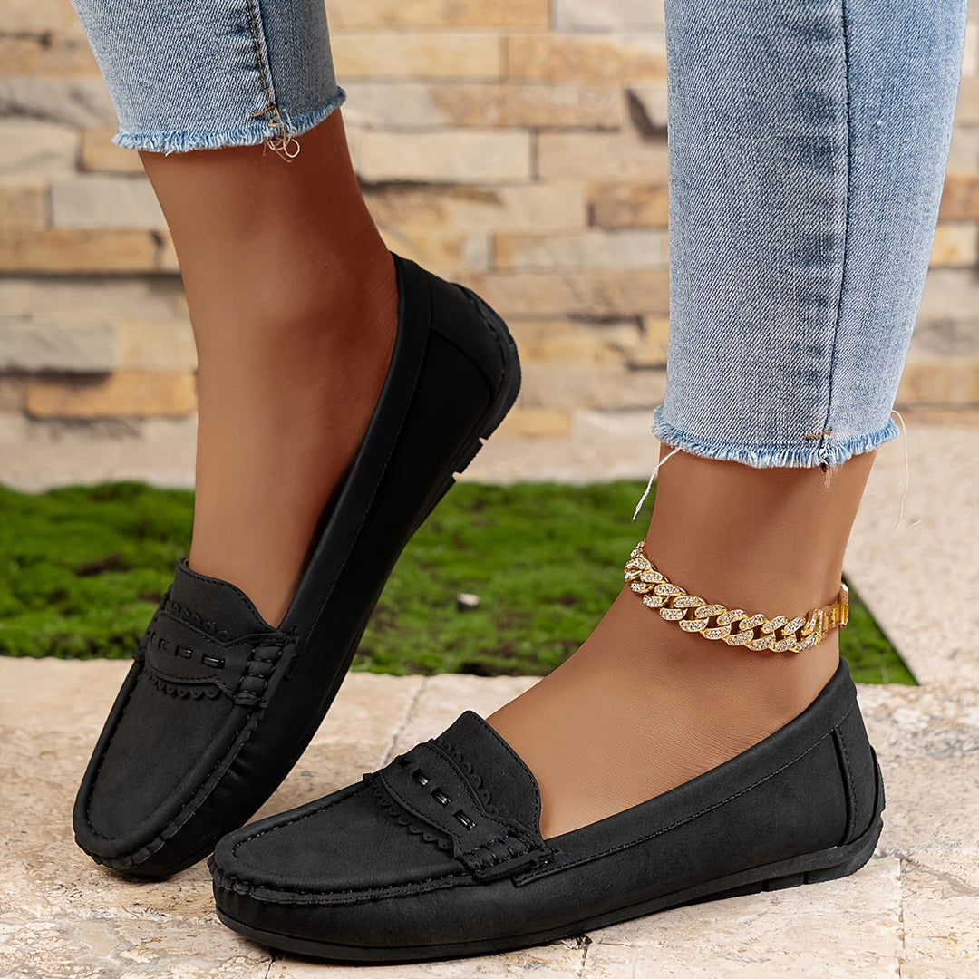 Eleganta loafers med låg klack och dekorativ söm