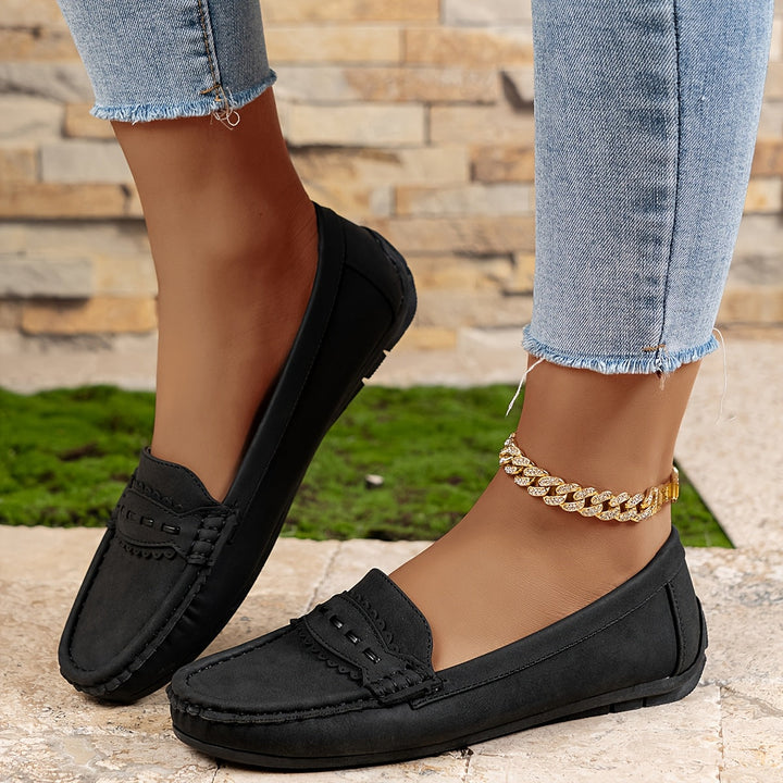 Eleganta loafers med låg klack och dekorativ söm