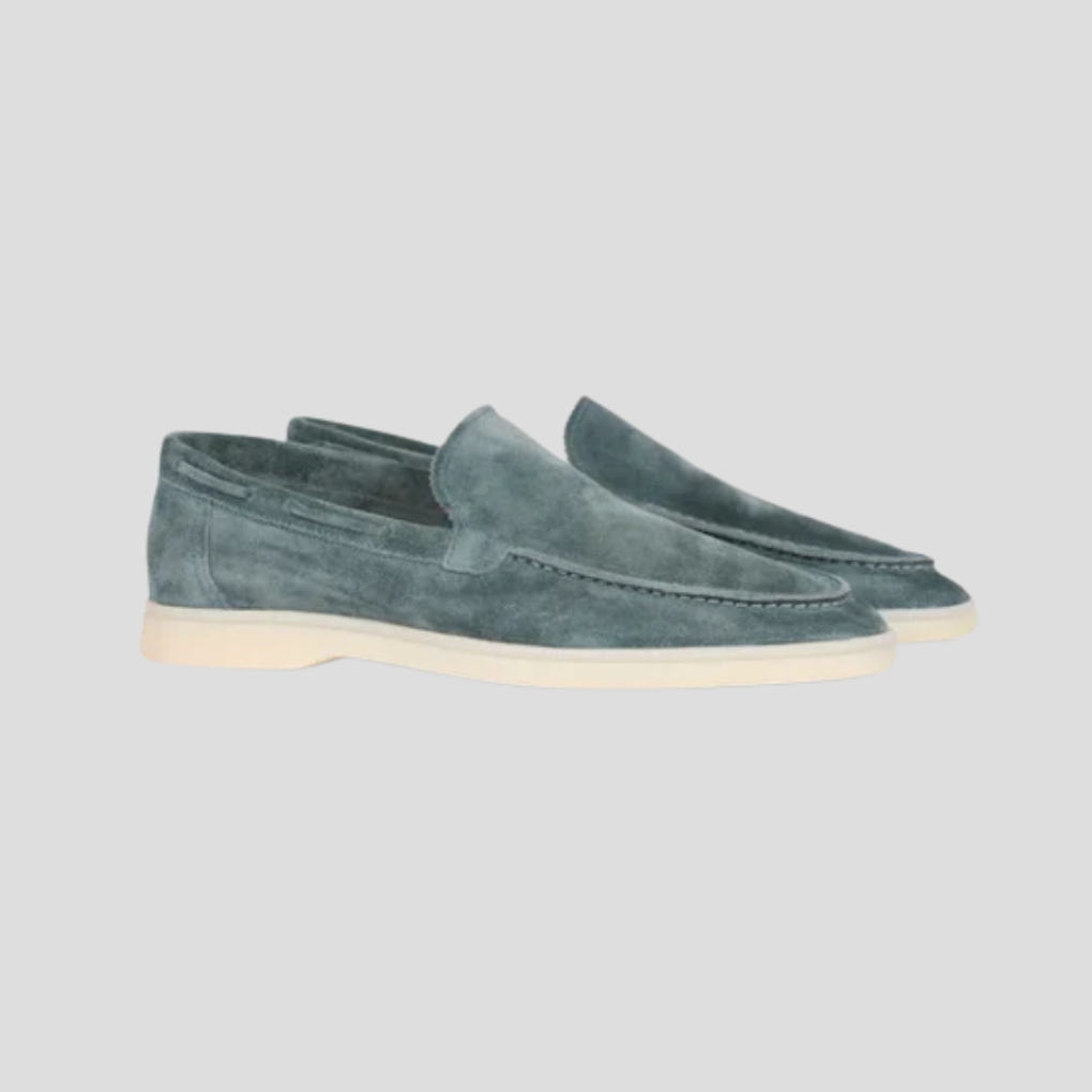 Närbild på sömmar och elegant tassel på bruna herrloafers