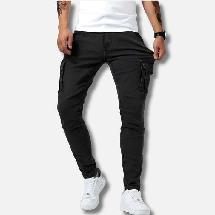 Svart cargobyxor med streetwear-design och rymliga benfickor