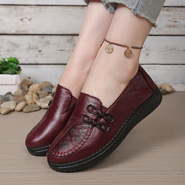 Snygga svarta slip-on skor för dam med bekväm sula och klassisk loafer-modell