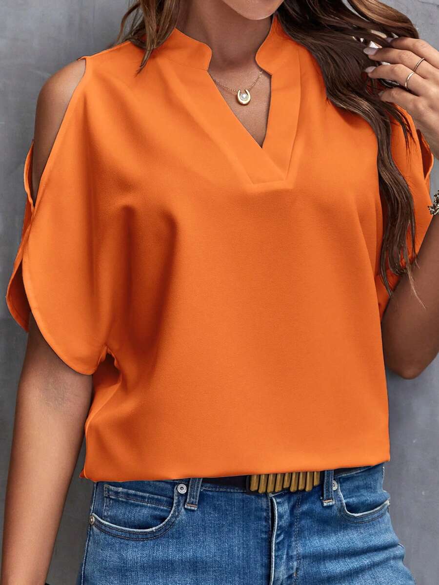 Dam V-ringad blus i orange färg med korta ärmar