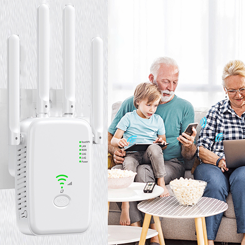 Familj som använder enheter i vardagsrummet med stark WiFi-täckning