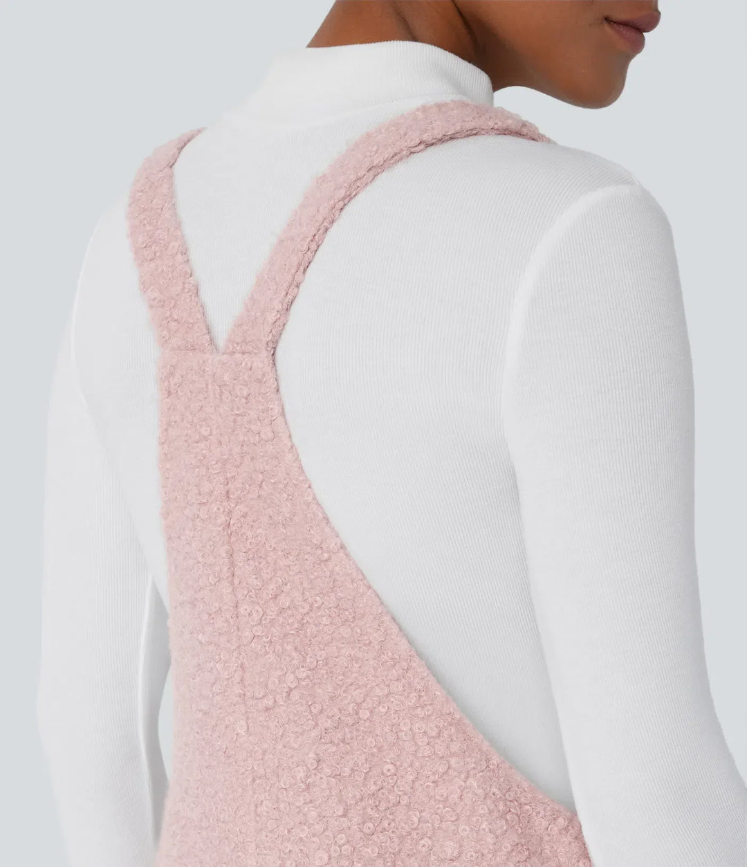 Stilren och varm vardagslook med plysch overall för dam