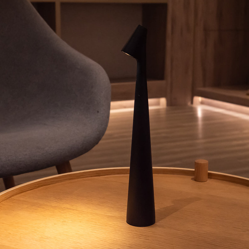 Liten och smidig skrivbordslampa för minimalistiska hem