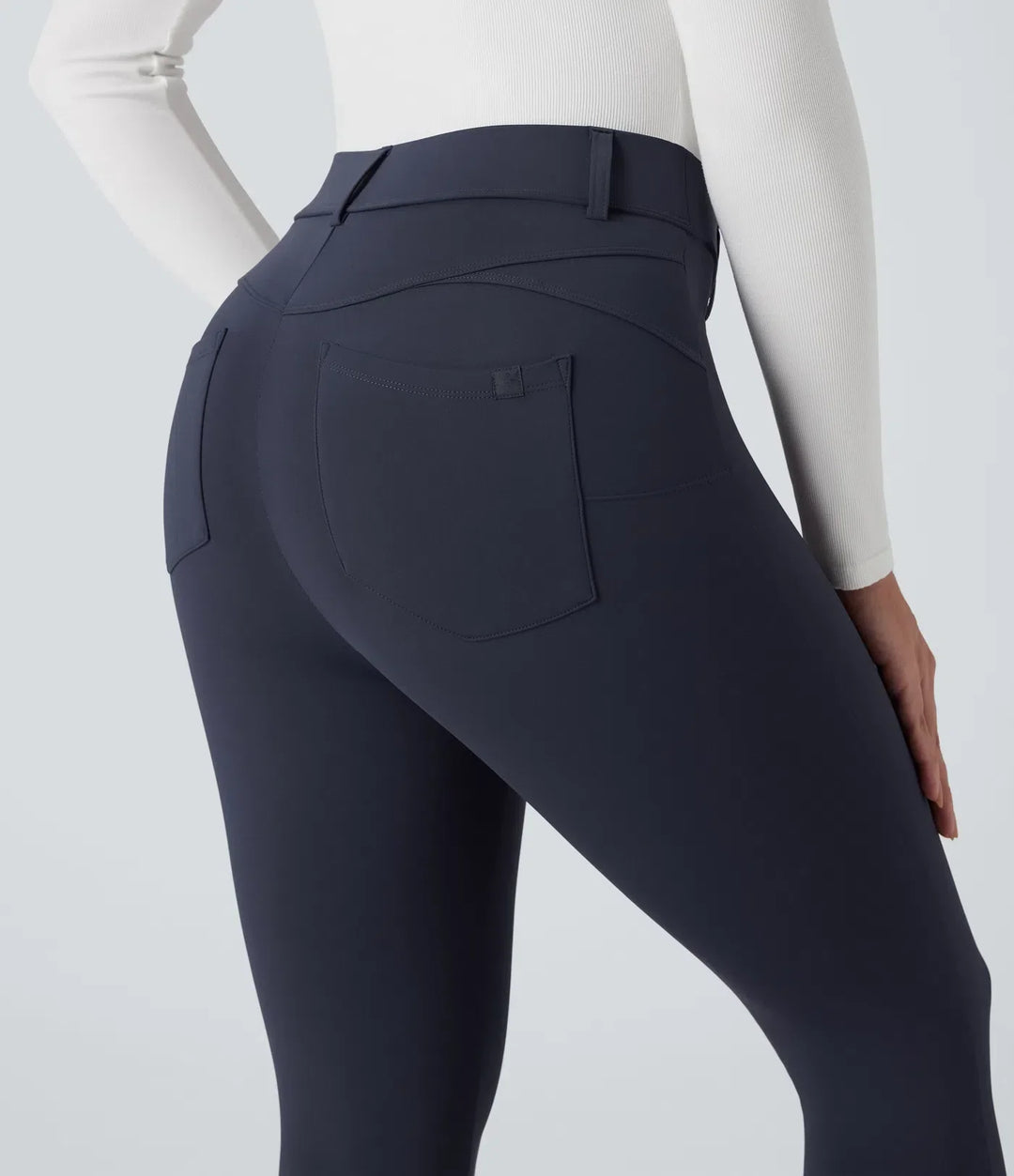 Snygg passform bakifrån på högmidjade damleggings med ficka