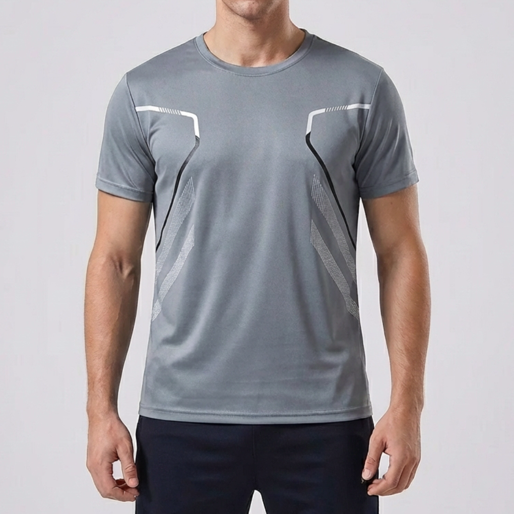 Grå andningsbar prestanda t-shirt för män mot neutral bakgrund