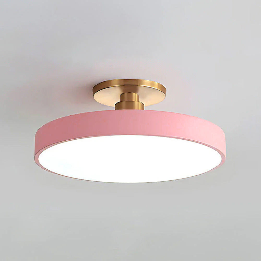 Stämningsfull inredningsdetalj i form av en cirkulär lampa med bländfritt ljus