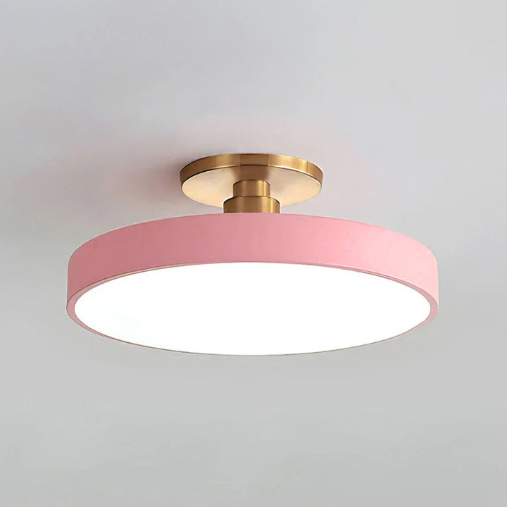 Stämningsfull inredningsdetalj i form av en cirkulär lampa med bländfritt ljus