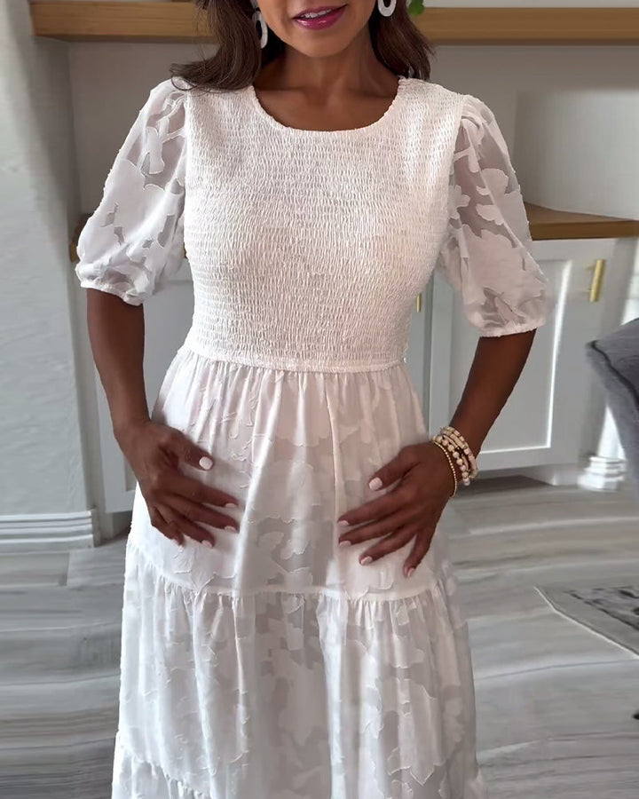 Elegant klänning med mellanärm och vit spets