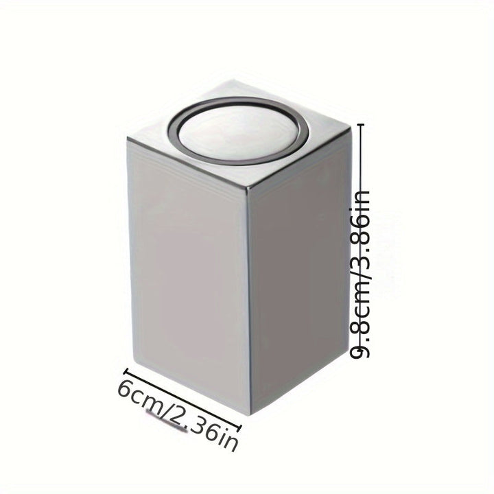 Snygg tandpetare dispenser i metall som visar den smidiga pop-up funktionen.