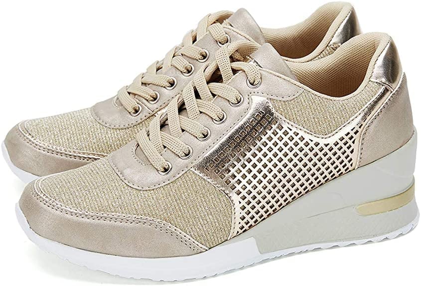 Snygga damsneakers med kilklack och snörning visade bakifrån