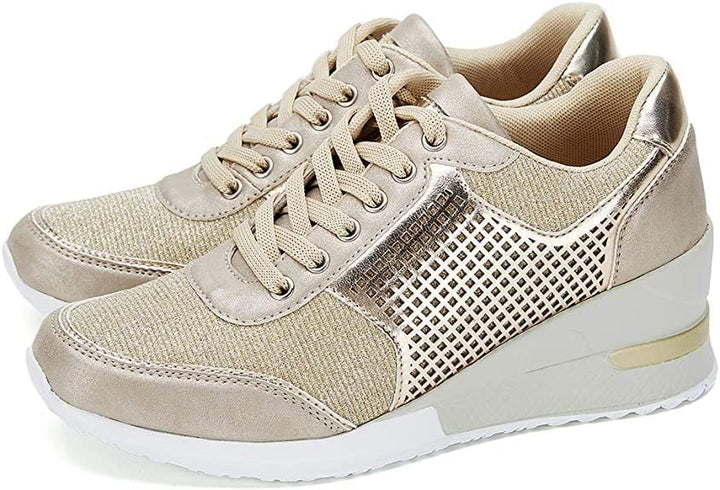 Snygga damsneakers med kilklack och snörning visade bakifrån