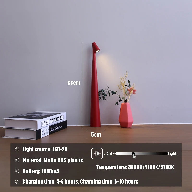Trådlös lampa placerad på ett modernt matbord för mysig stämningsbelysning