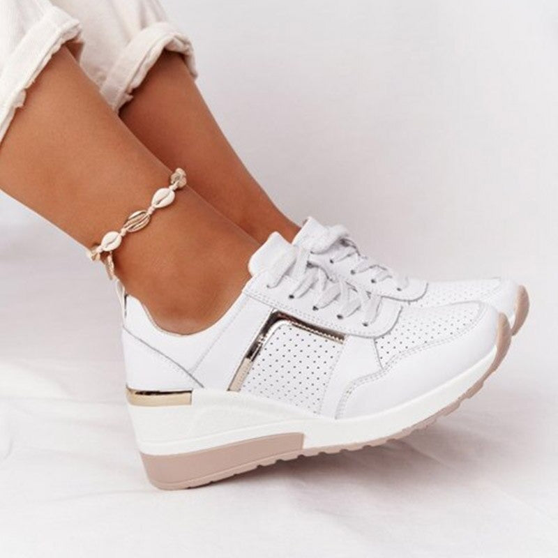 Hälparti och sula på bekväma mode sneakers för dam i modern stil