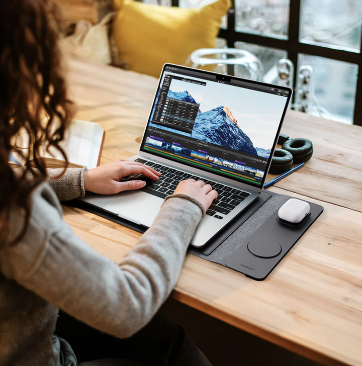 Multifunktionellt laptopfodral som även kan användas som bekväm musmatta