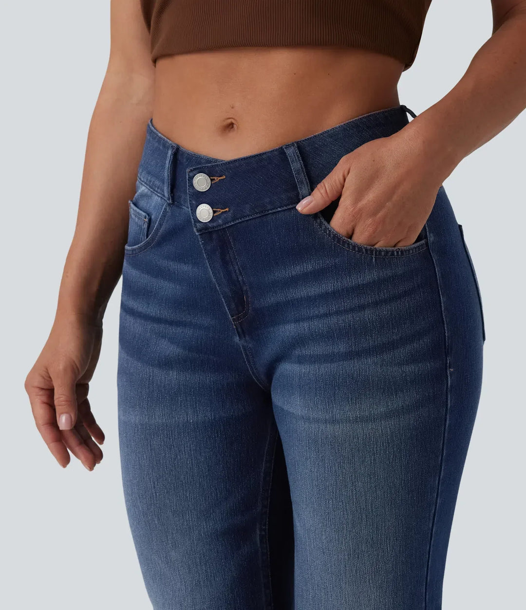 Snygga och bekväma utsvängda jeans med medelhög midja för dam