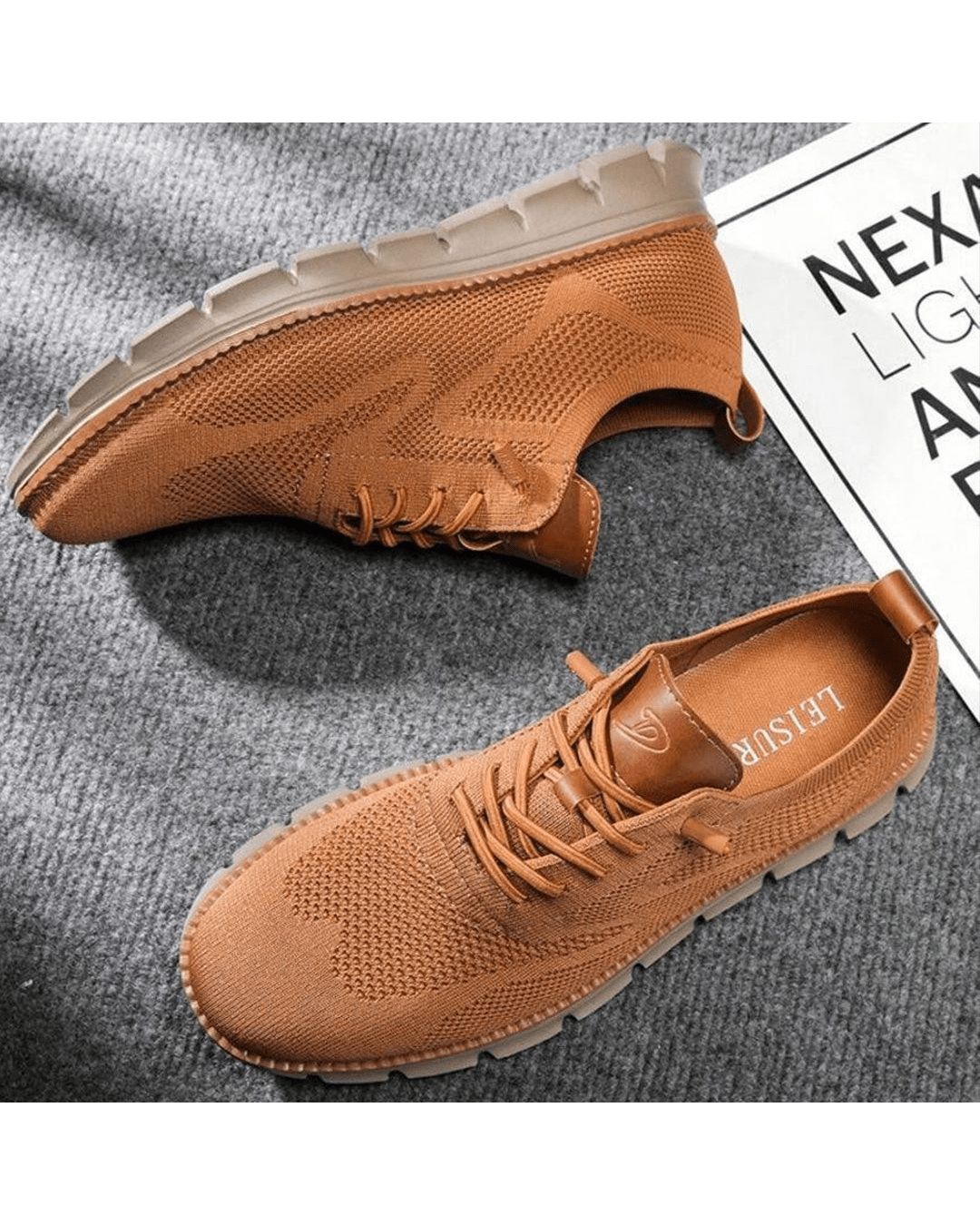 Lätta och smidiga sneakers för herrar i neutral färg