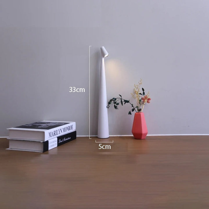 Trådlös LED-lampa i modern stil för stilren heminredning