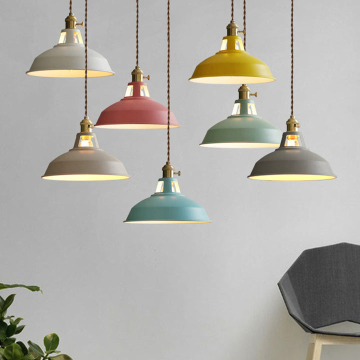 Kökslampa i retrostil som sprider ett behagligt sken