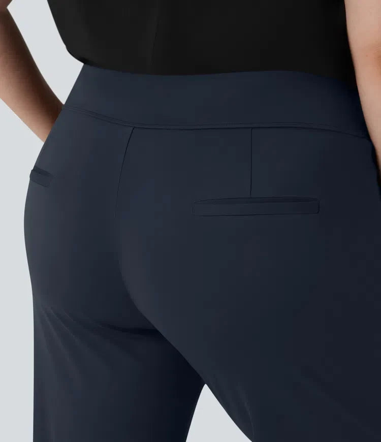 Plusstorlek dam byxor med utsvängda ben för en elegant kontorslook