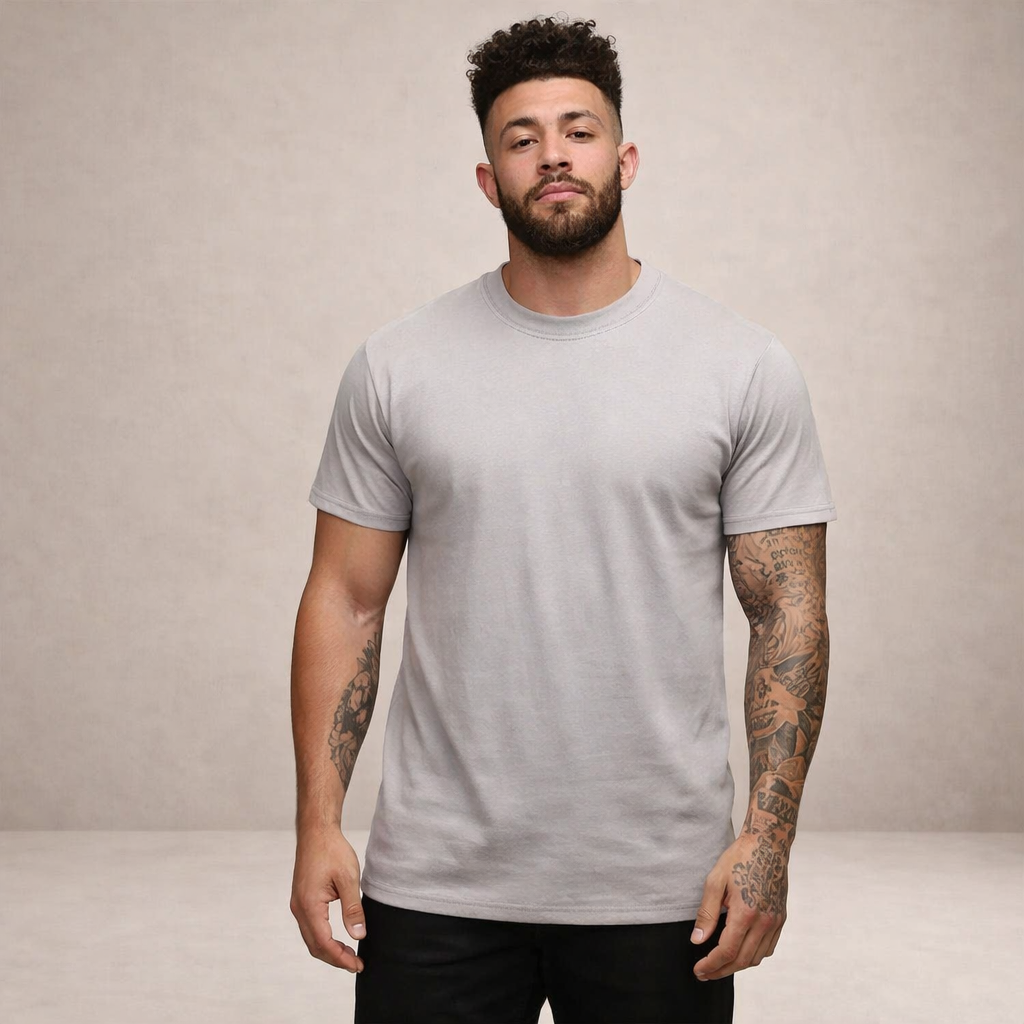 Bakstycke av en enfärgad slim fit t-shirt för herrar