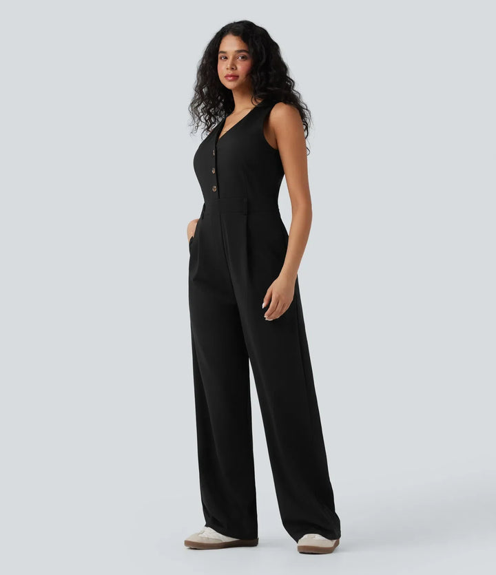 Kvinna i svart ärmlös västjumpsuit i helfigur från sidan