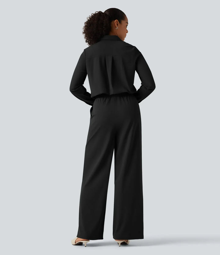 Baksida av kvinna i långärmad svart jumpsuit