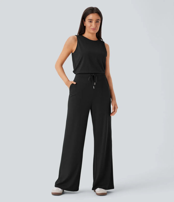 Helhetsbild på stilren vardagsjumpsuit med justerbar midja för dam