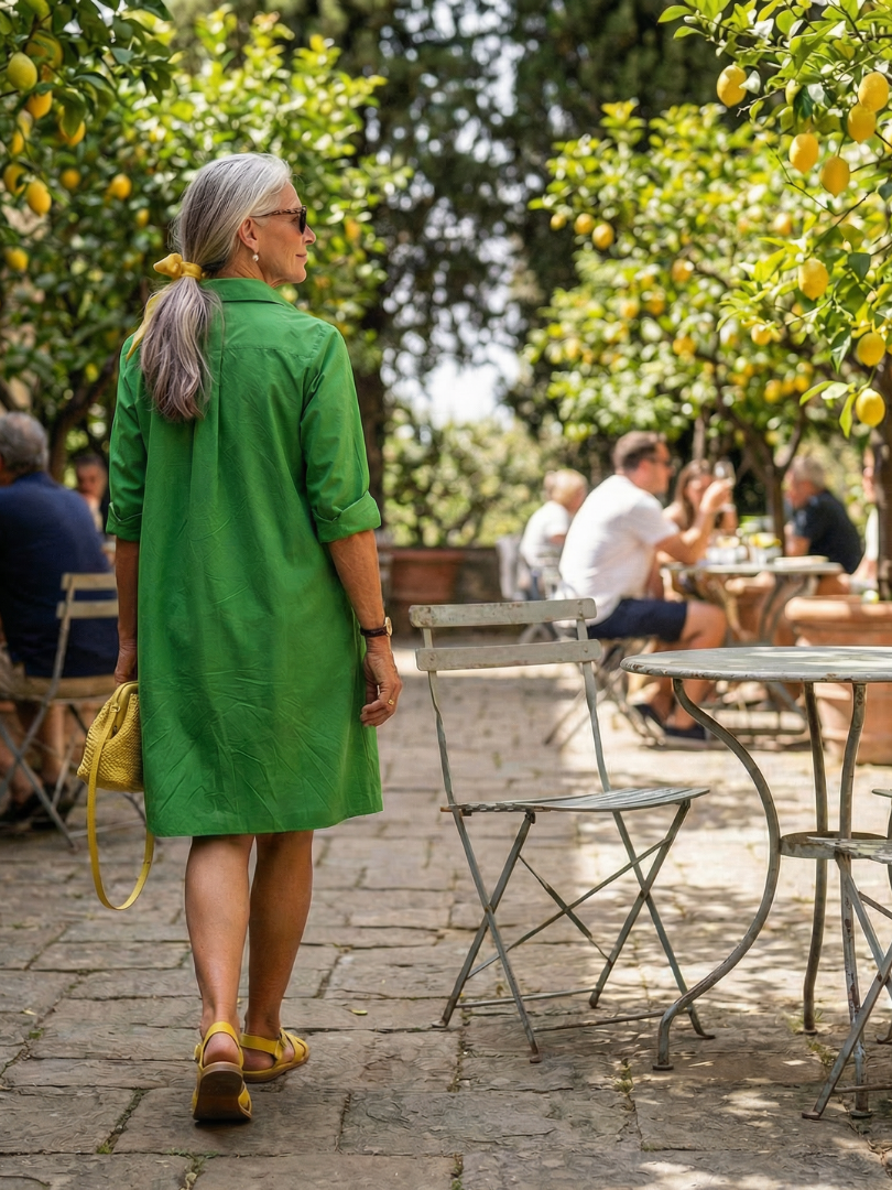 Grön vardagsklänning för dam i feminin modell, stilenhetlig damklänning